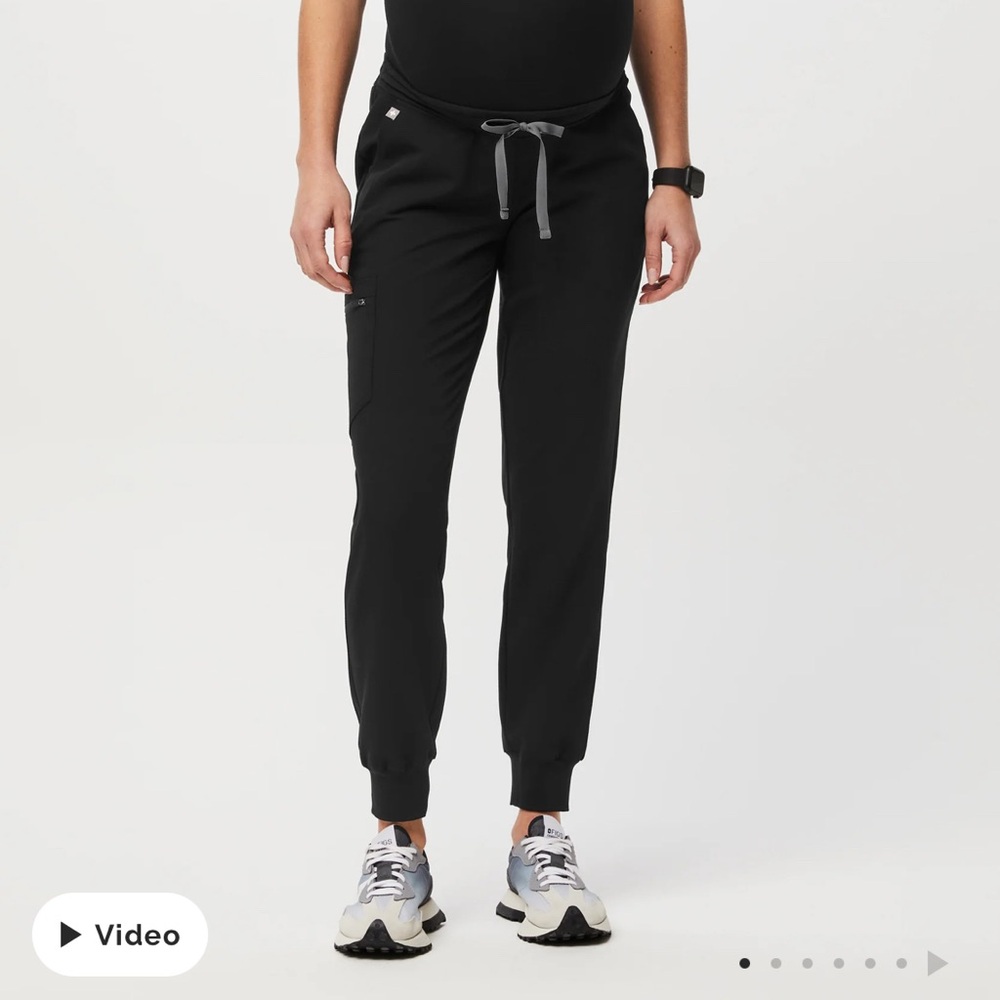 Figs Zamora Maternity Jogger scrub pants